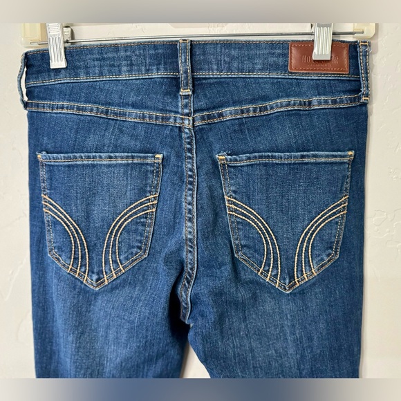 Hollister High Rise Super Skinny Medium Wash Distressed Jeans SZ 26x32 LIKE NEW - Picture 6 of 16